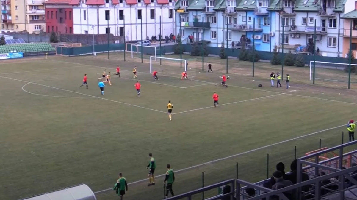 Zarobki piłkarzy w 1 lidze polskiej: co naprawdę zarabiają zawodnicy?