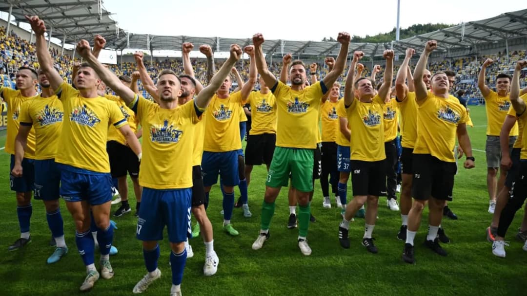 Kto wchodzi do ekstraklasy? Sprawdź, które drużyny mają szansę na awans