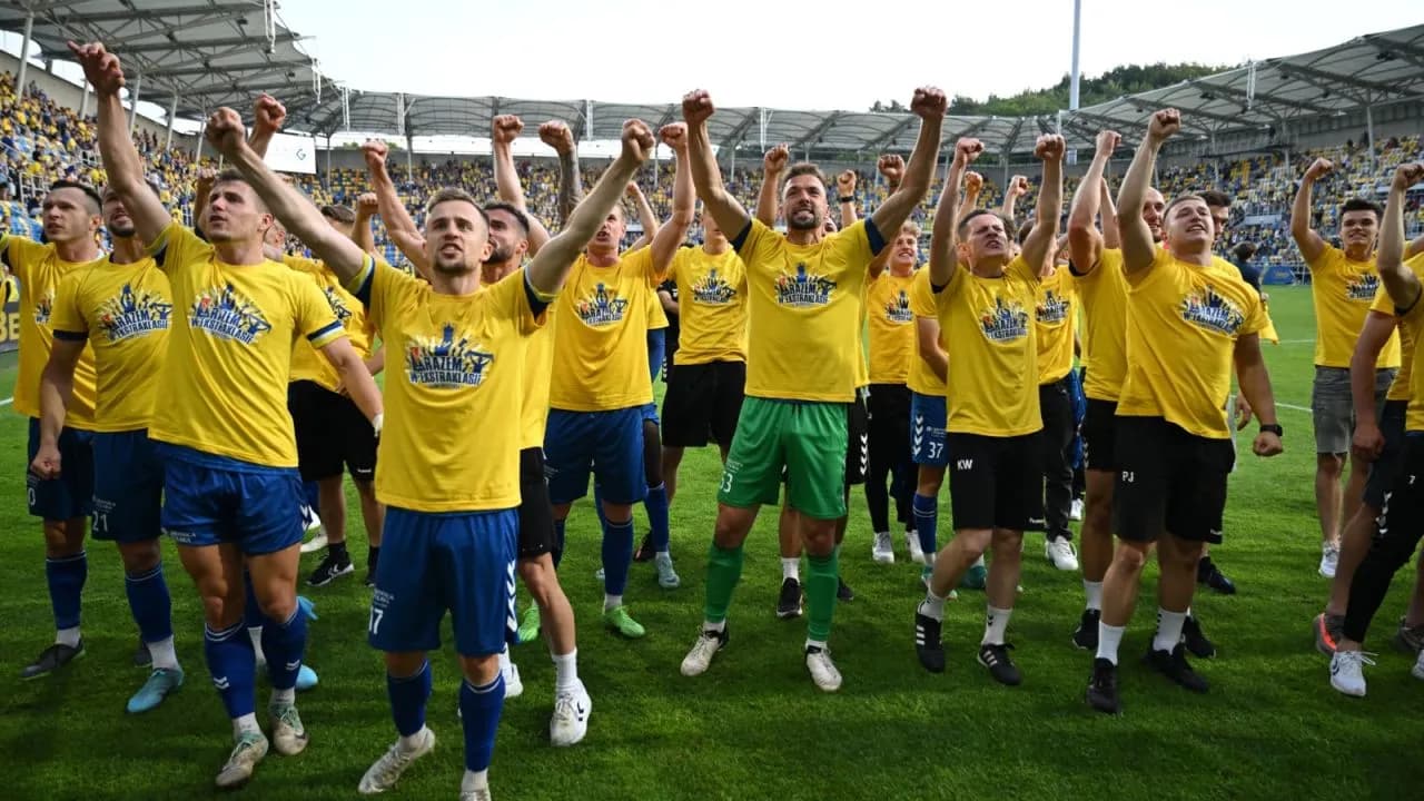 Kto wchodzi do ekstraklasy? Sprawdź, które drużyny mają szansę na awans