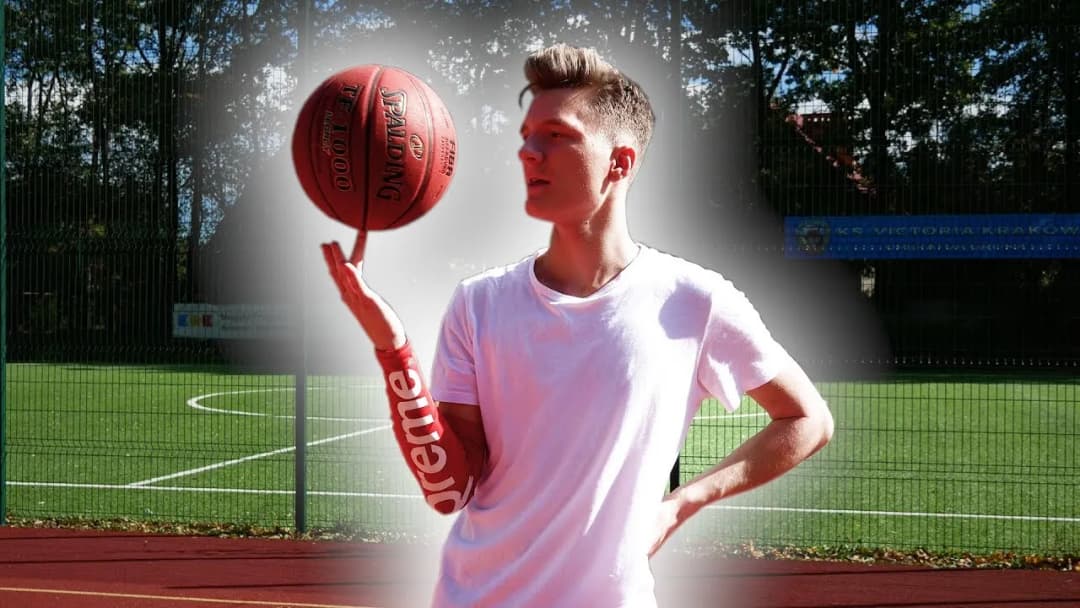 Jak kręcić piłką na palcu - proste kroki, które musisz znać