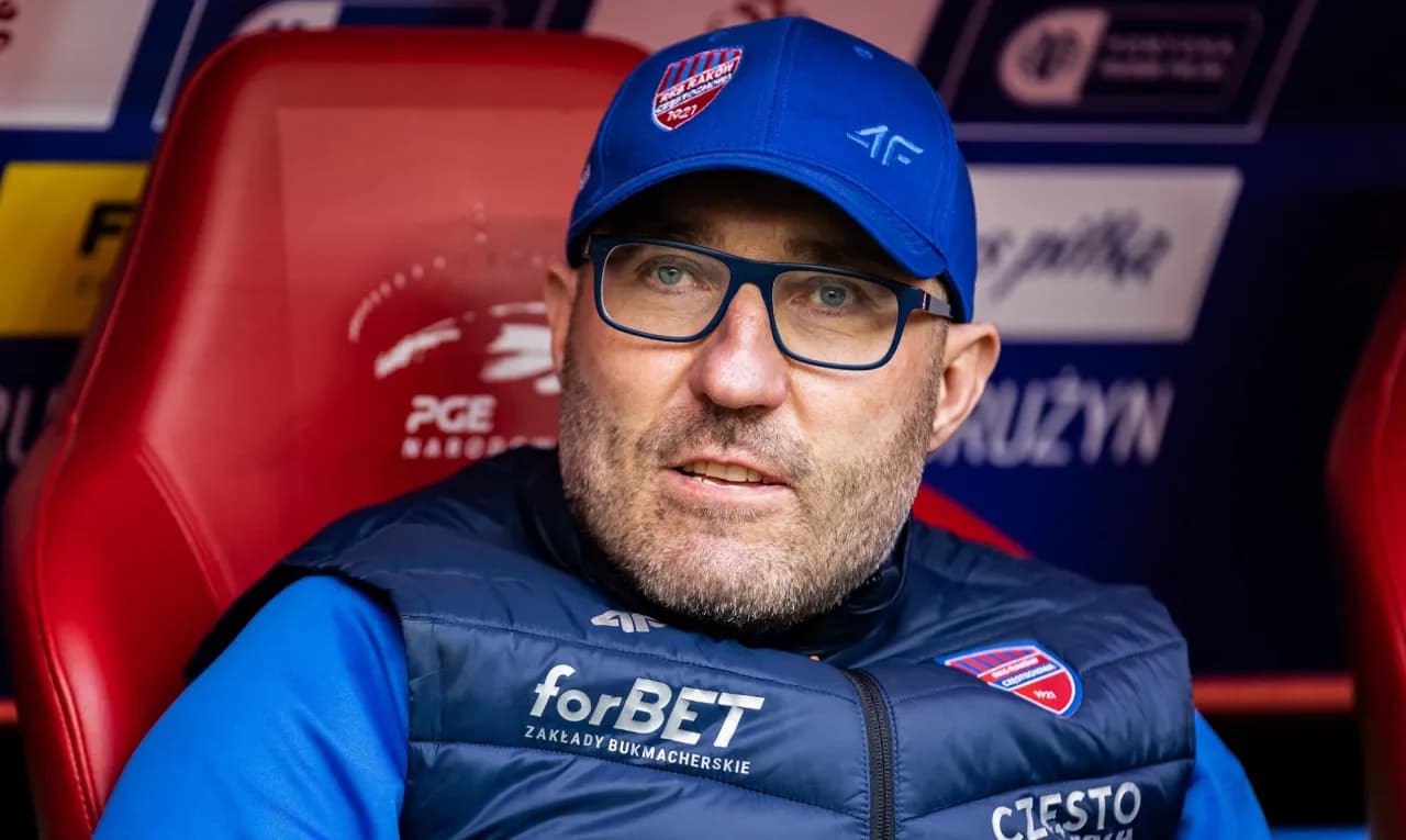 Zaskakujące zarobki Papszuna: ile naprawdę zarabia trener Rakowa?