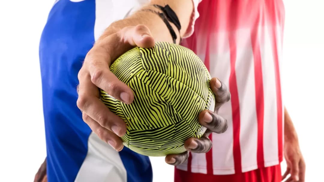 Ile waży piłka do piłki ręcznej? Poznaj wagi dla różnych grup