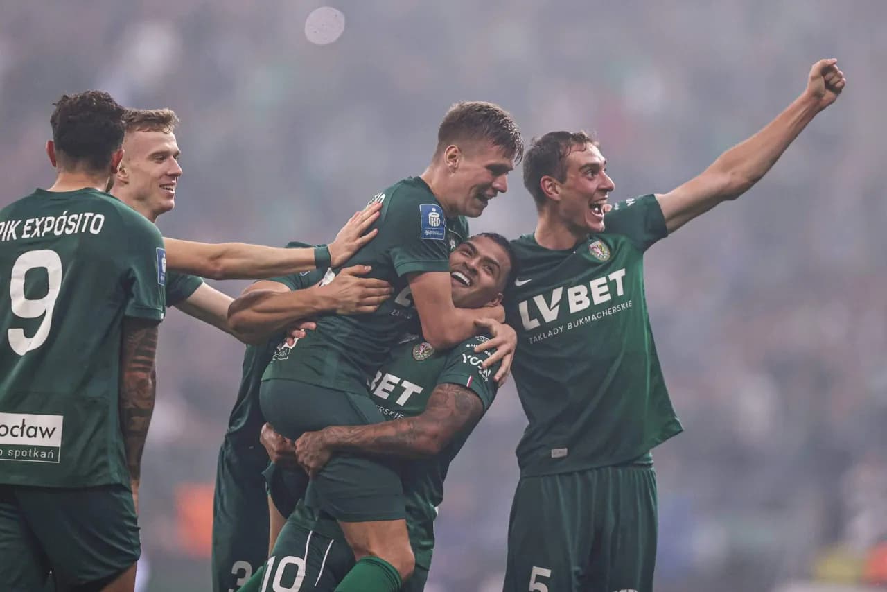 Gdzie oglądać mecze ekstraklasy? Odkryj najlepsze opcje transmisji